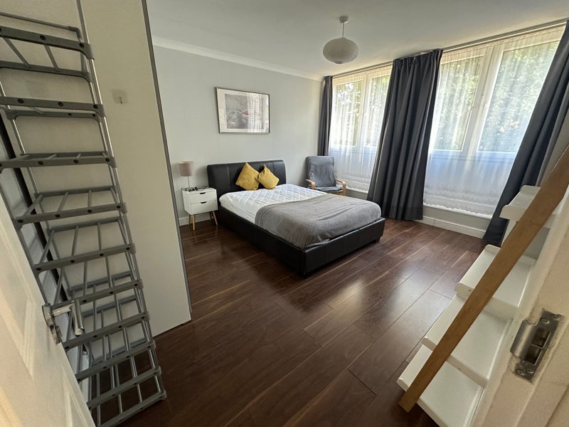 Room Thomas Baines Road in Greater London