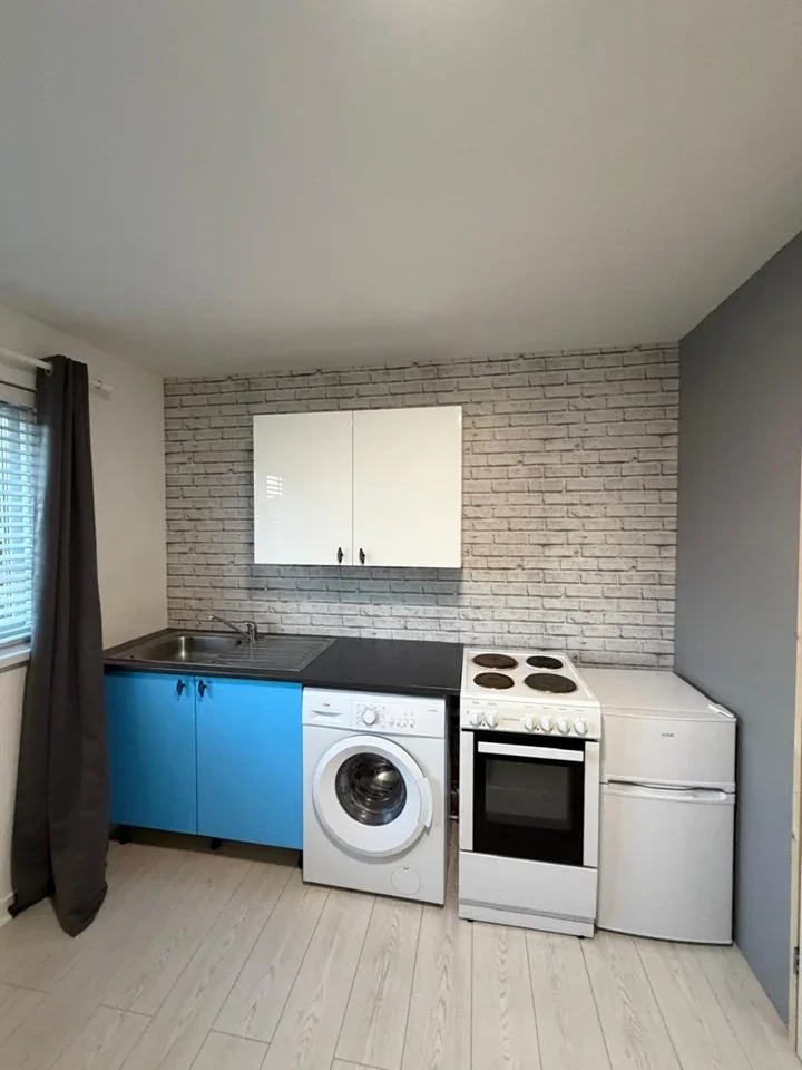 Flat Hendren Close in Greater London