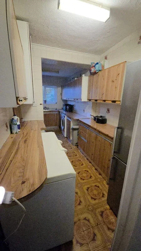 Room Aldborough Road South in Greater London