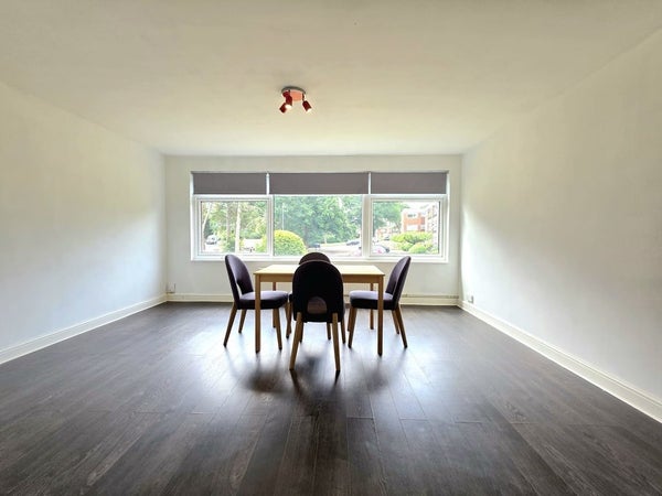 House Charlwood Close in London