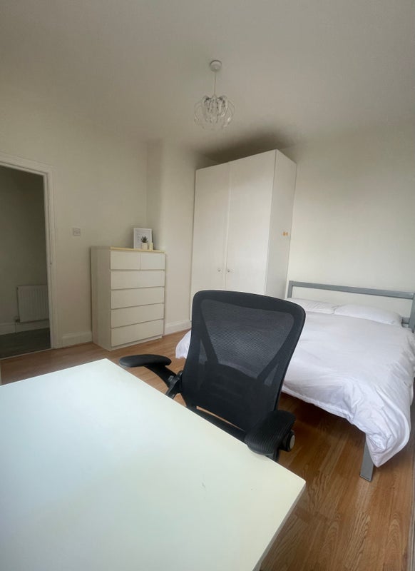 Room Edgware Road in City of Westminster