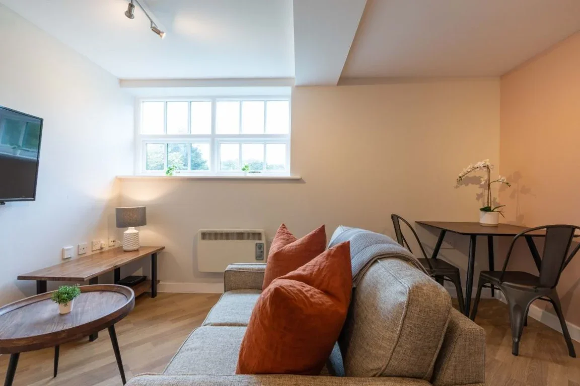 Flat Jesmond Road in Newcastle upon Tyne