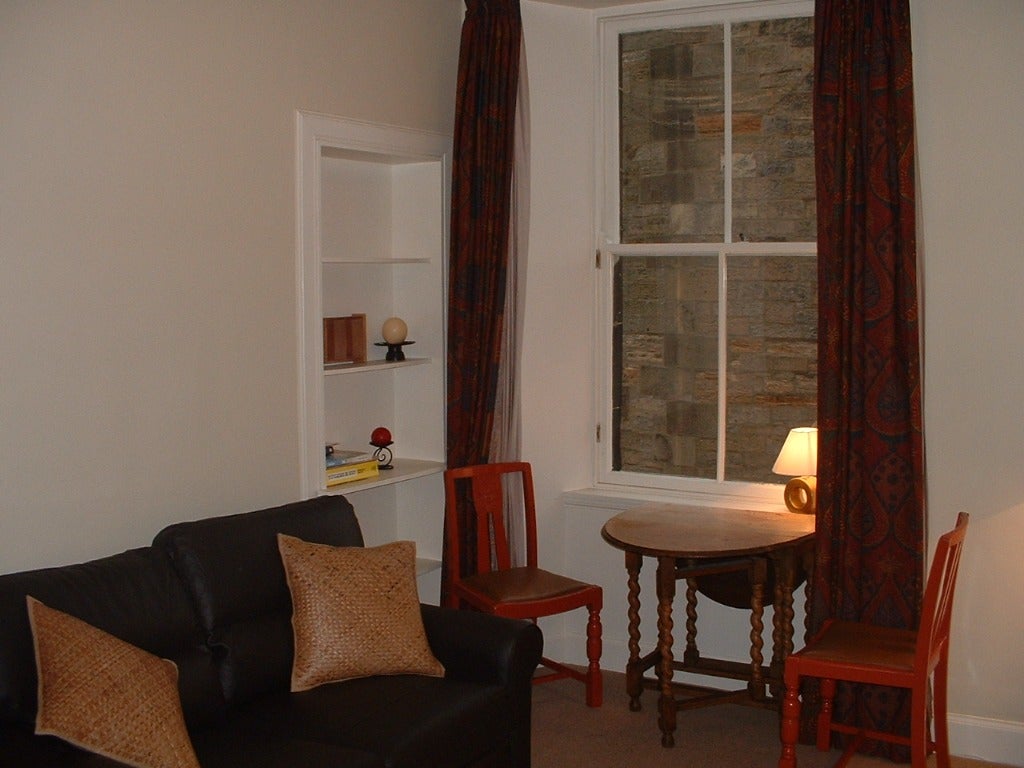 Flat Causewayside in City of Edinburgh