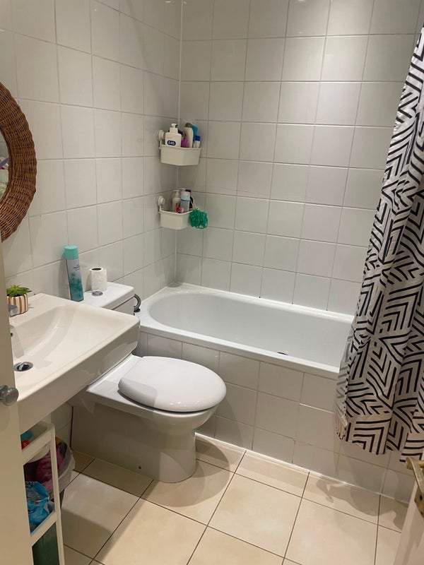 Room Macfarlane Road in Greater London