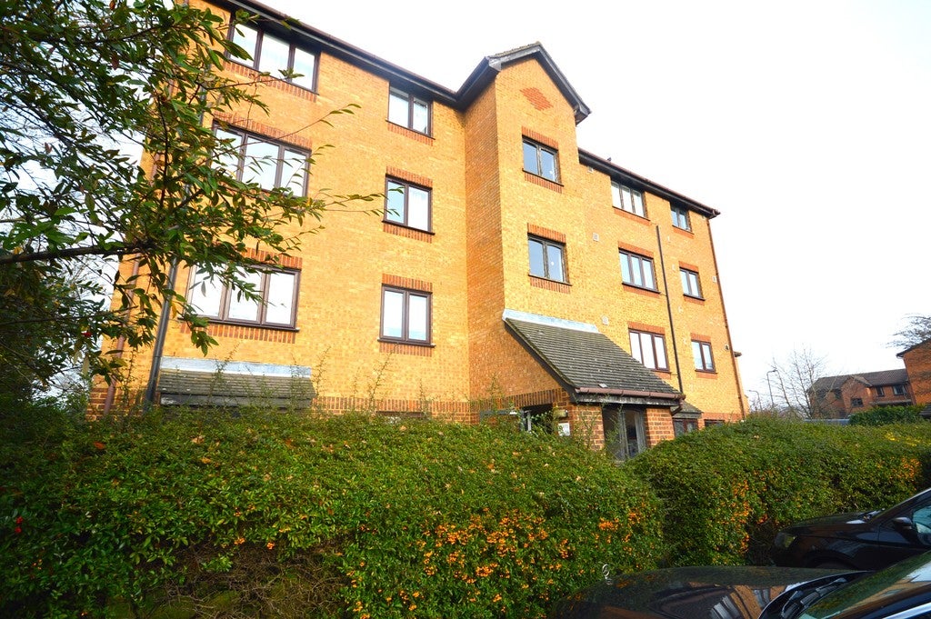 Flat Pempath Place in Greater London