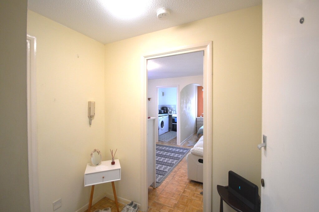 Flat Pempath Place in Greater London
