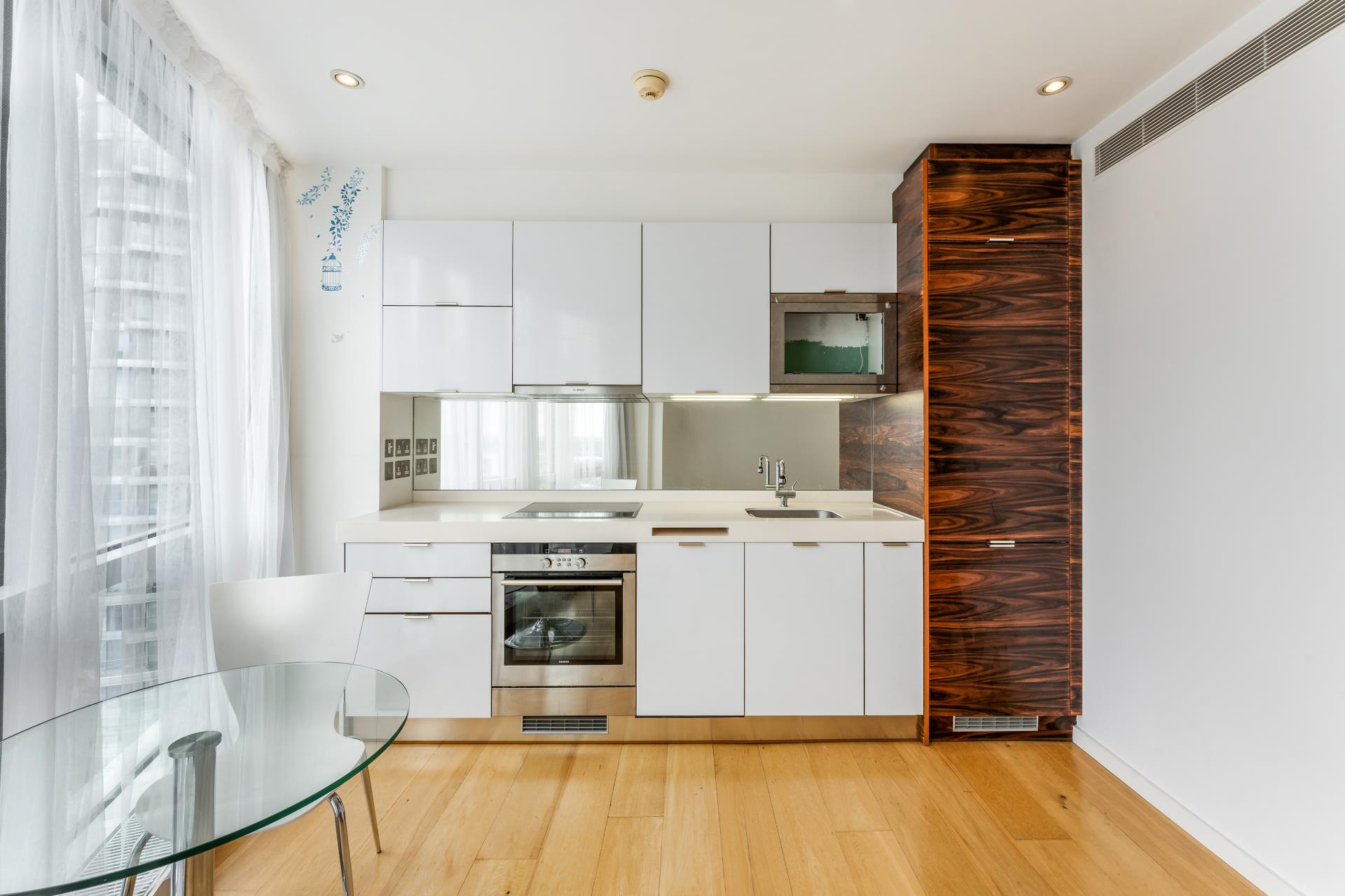 Flat Fairmont Avenue in Greater London
