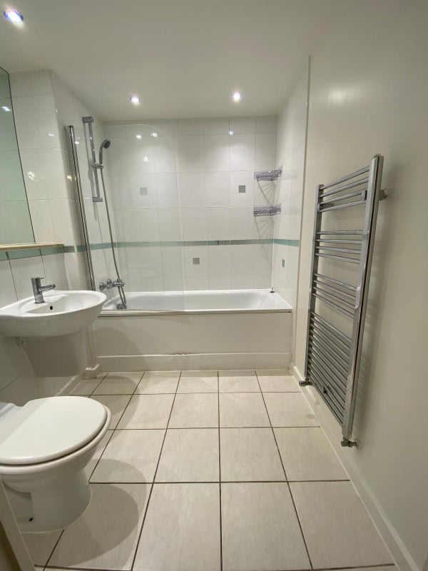 Flat Stainsby Road in Greater London