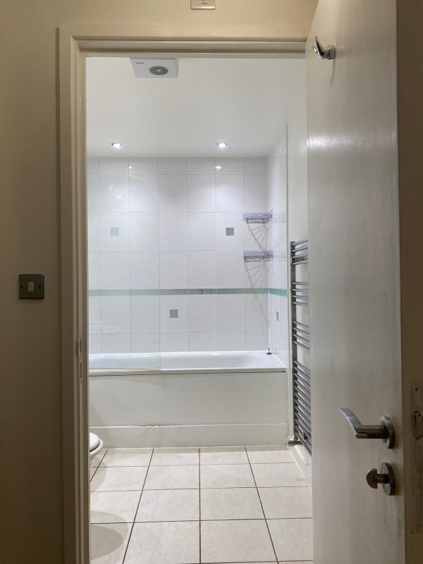 Flat Stainsby Road in Greater London
