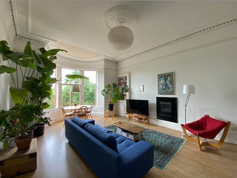 Flat Terregles Avenue in Glasgow