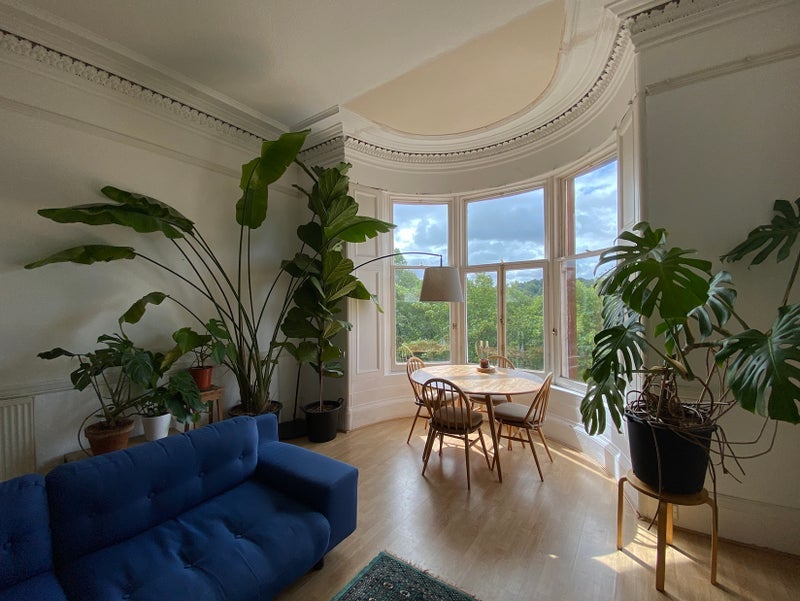 Flat Terregles Avenue in Glasgow