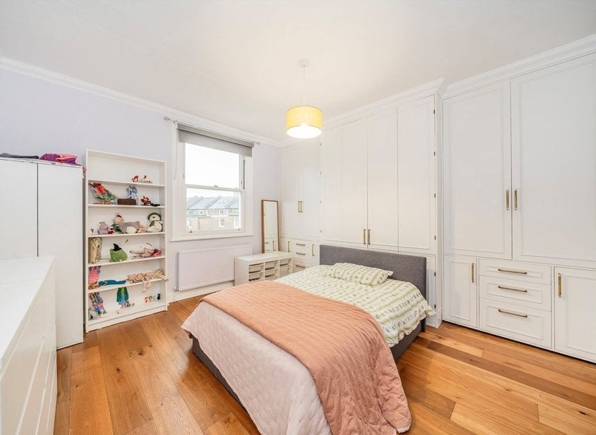 Flat Fernhead Road in City of Westminster