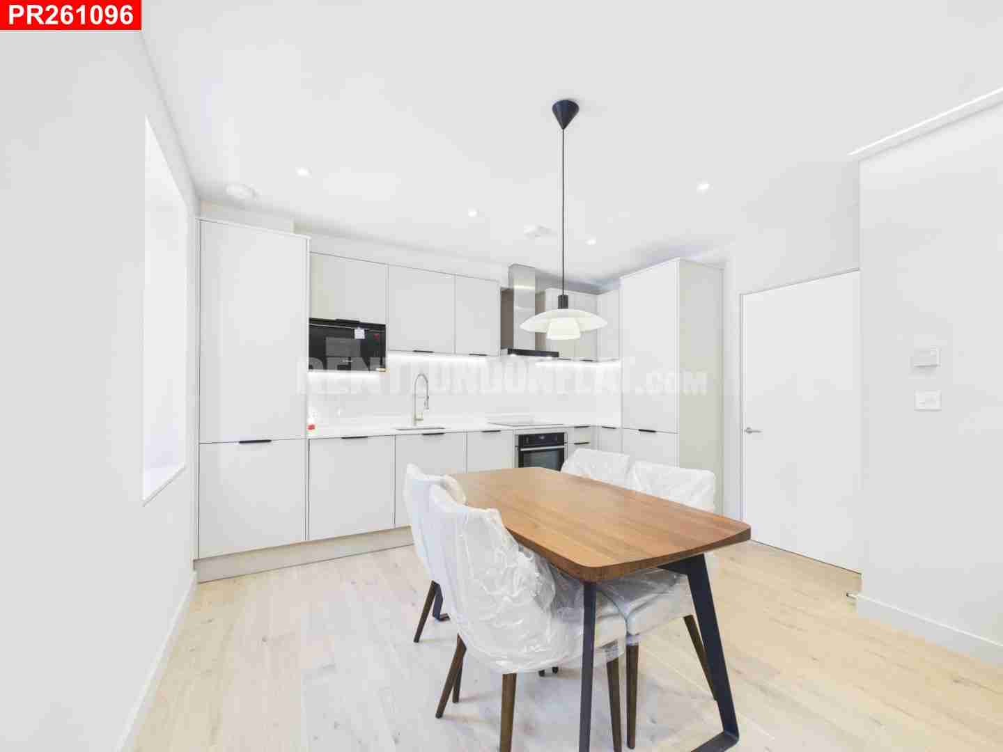 Flat Chatsworth Road in Greater London