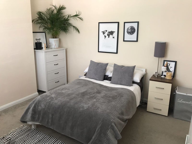 Room Gilmore Road in Greater London