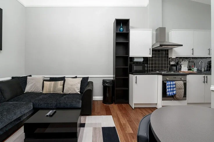 Flat Hogarth Road in Greater London