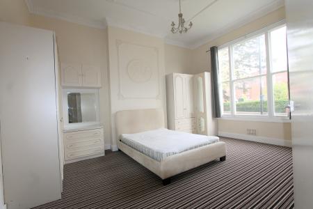 Flat Avenue Road in Royal Leamington Spa