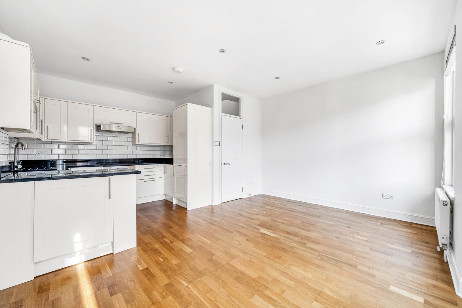 Flat Clitherow Avenue in Greater London
