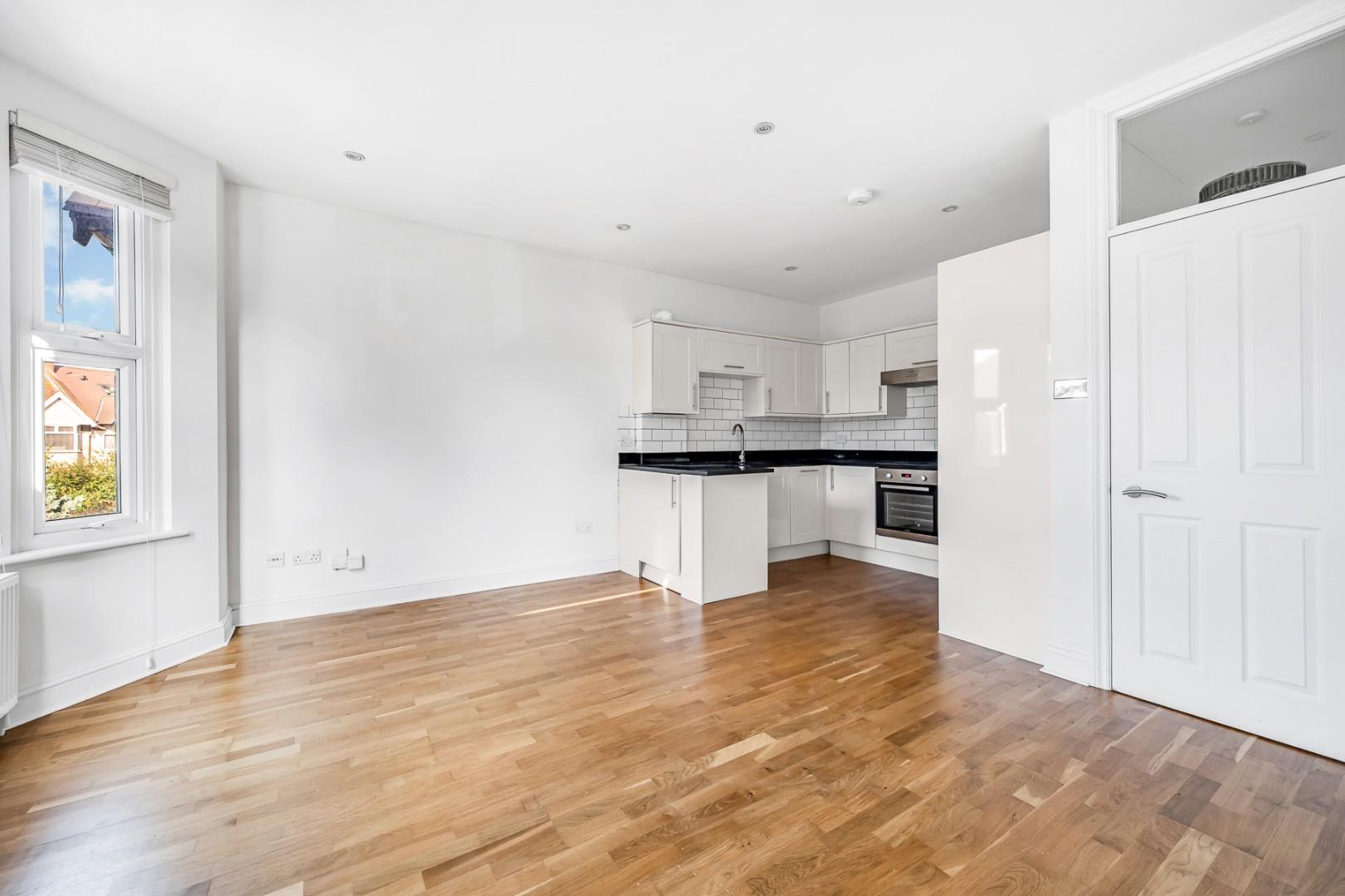 Flat Clitherow Avenue in Greater London