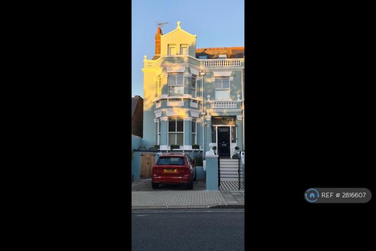 House St. Ann's Hill in Greater London