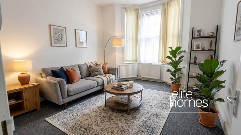 Flat Fermoy Road in City of Westminster