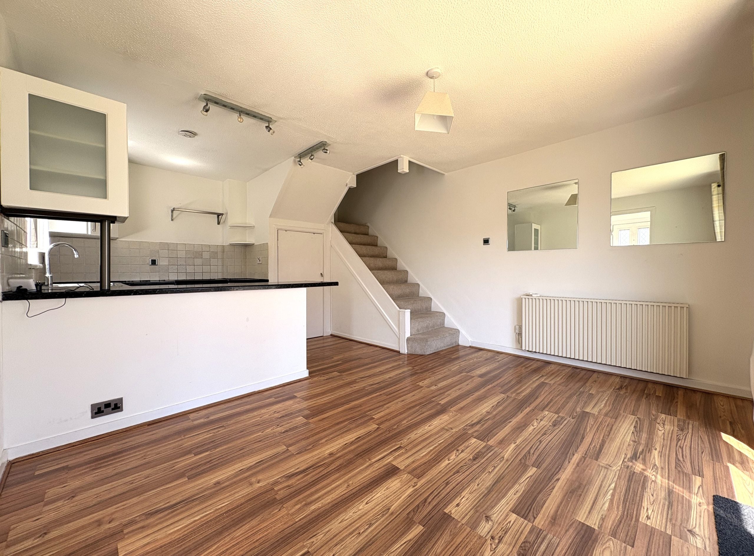 Flat Manor Road in Greater London