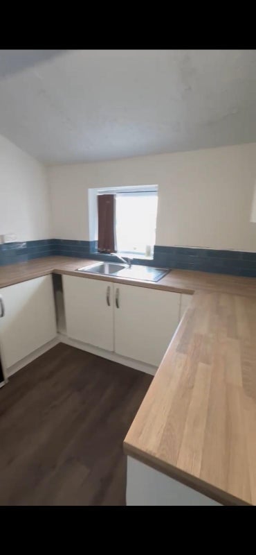 Room New Hall Lane in Preston