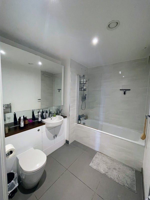 Room White Horse Lane in Greater London
