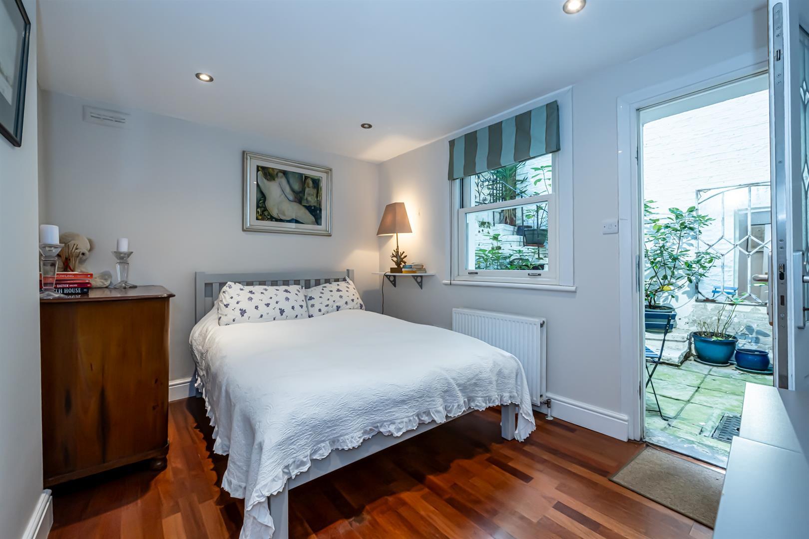 Flat Campden Grove in Greater London