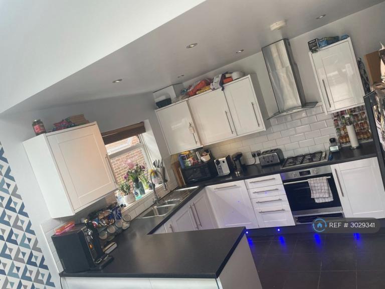 Room Galsworthy Road in Greater London