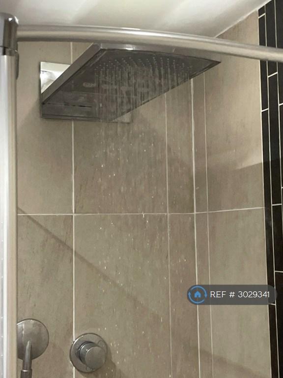 Room Galsworthy Road in Greater London