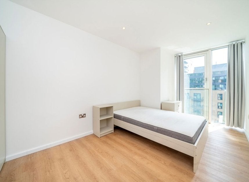 Flat Millharbour in Greater London