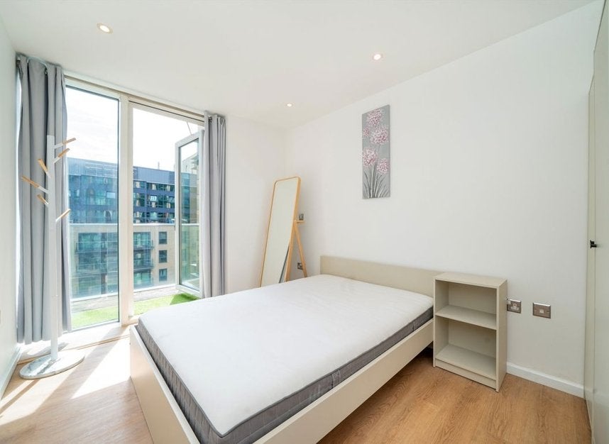Flat Millharbour in Greater London