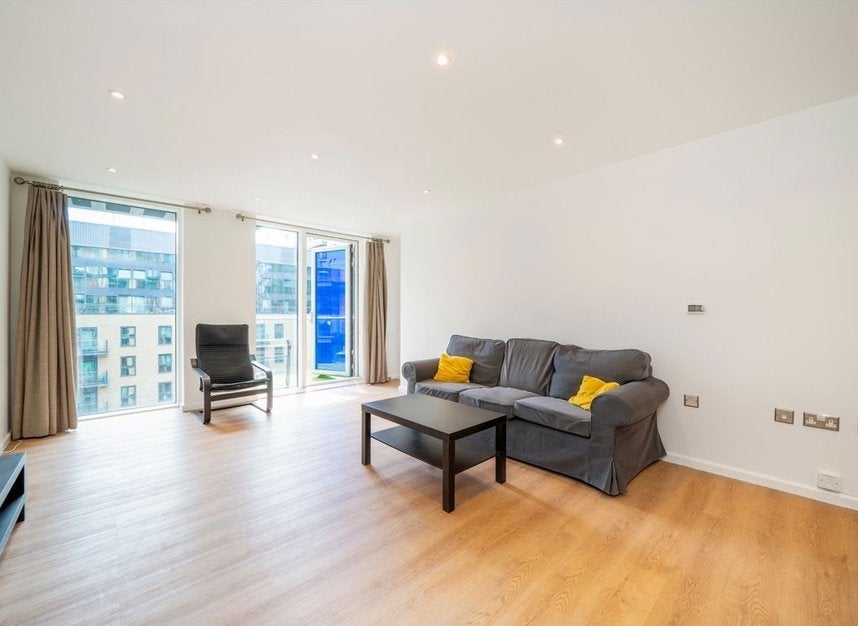 Flat Millharbour in Greater London