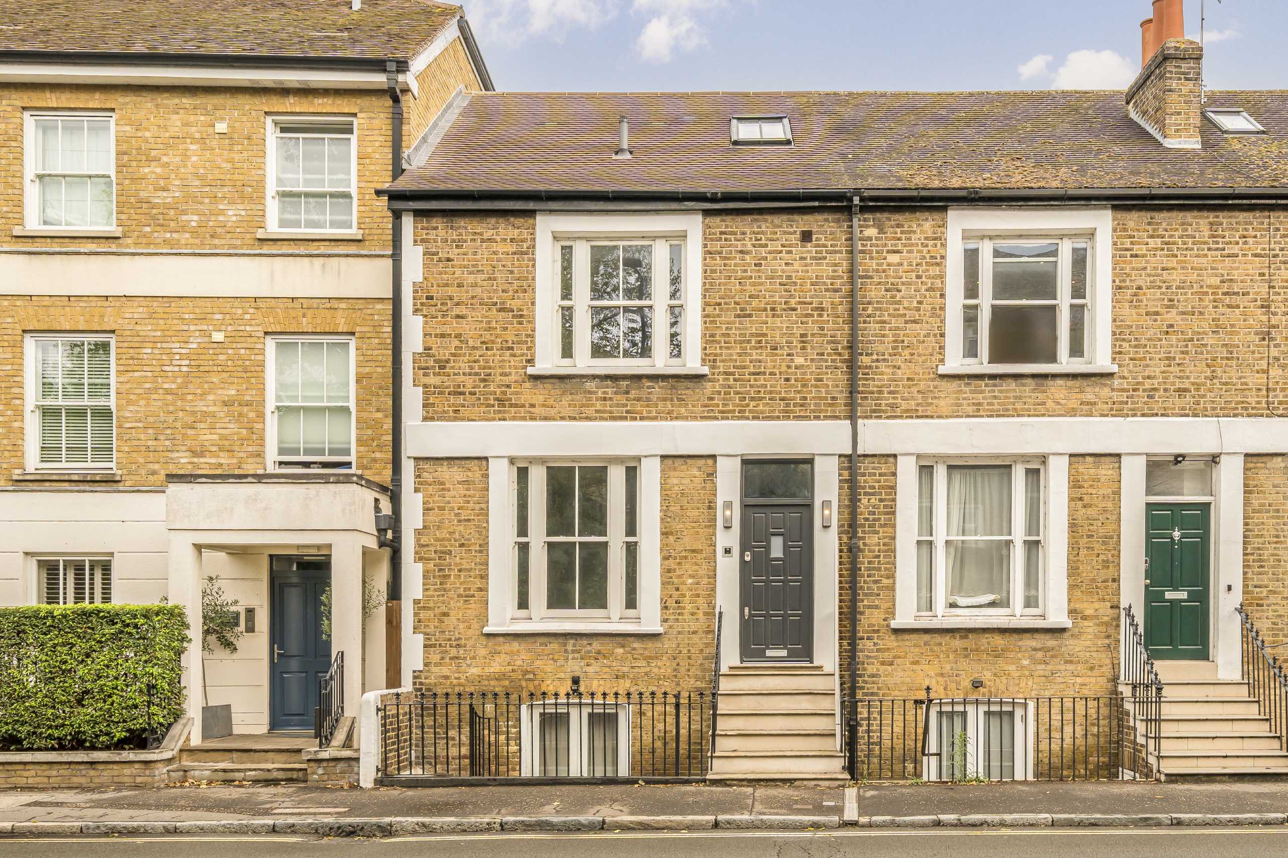 House Mortlake High Street in Greater London