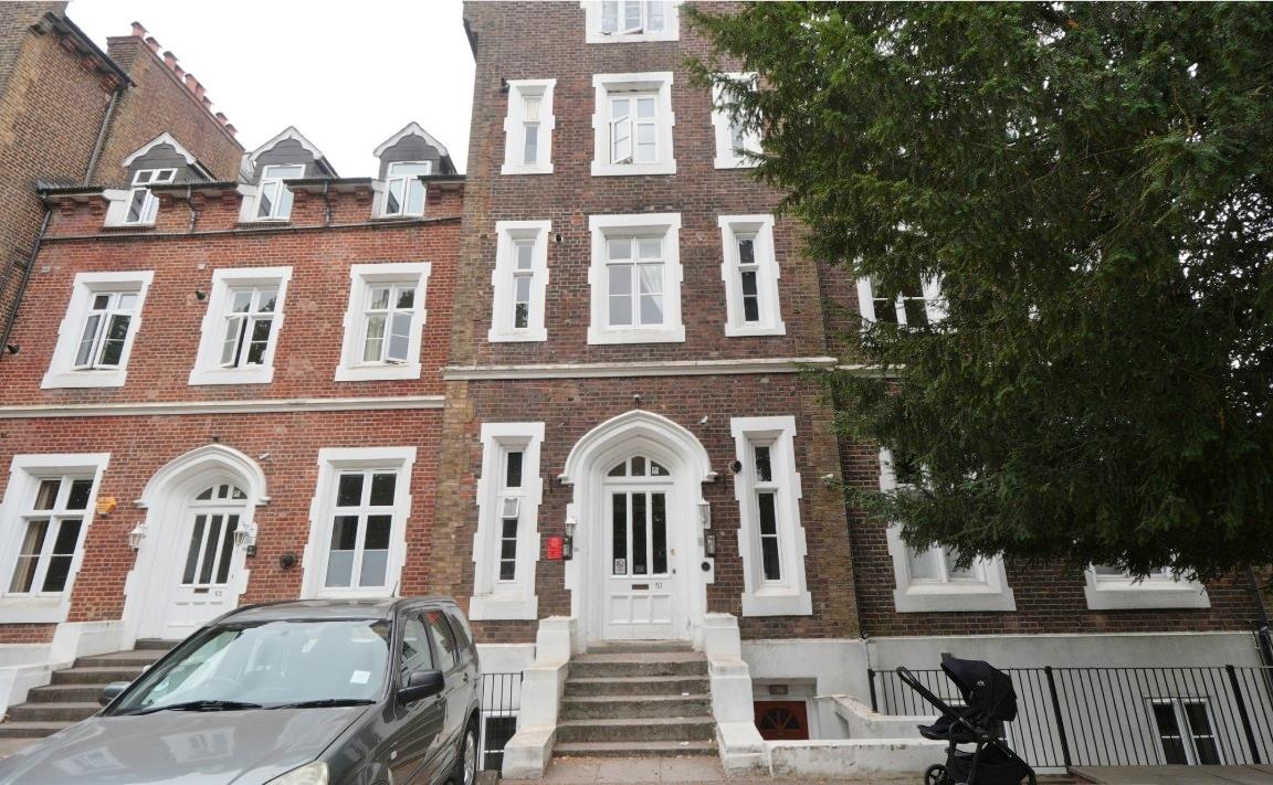 Flat Upton Park in Slough