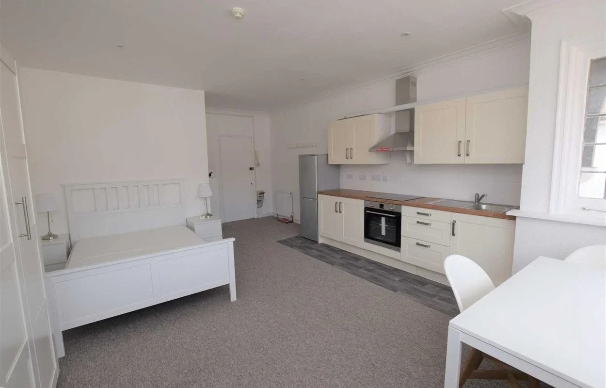 Flat Teignmouth Road in Greater London