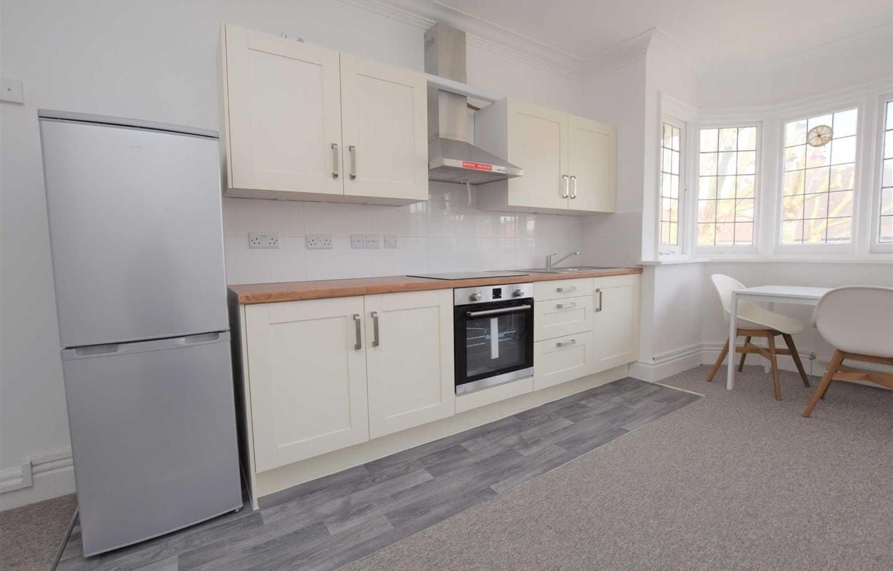 Flat Teignmouth Road in Greater London