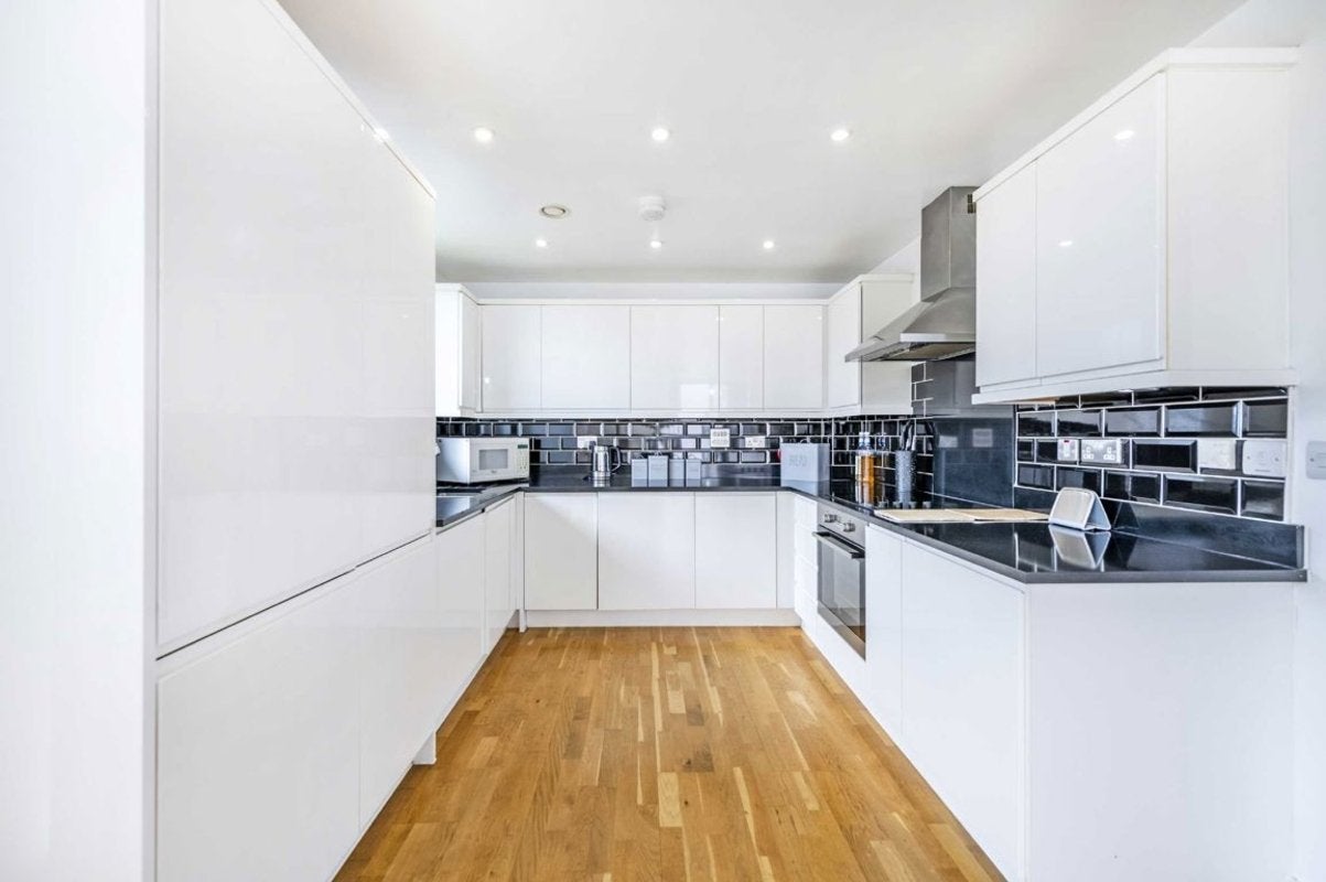 Flat Tiller Road in Greater London