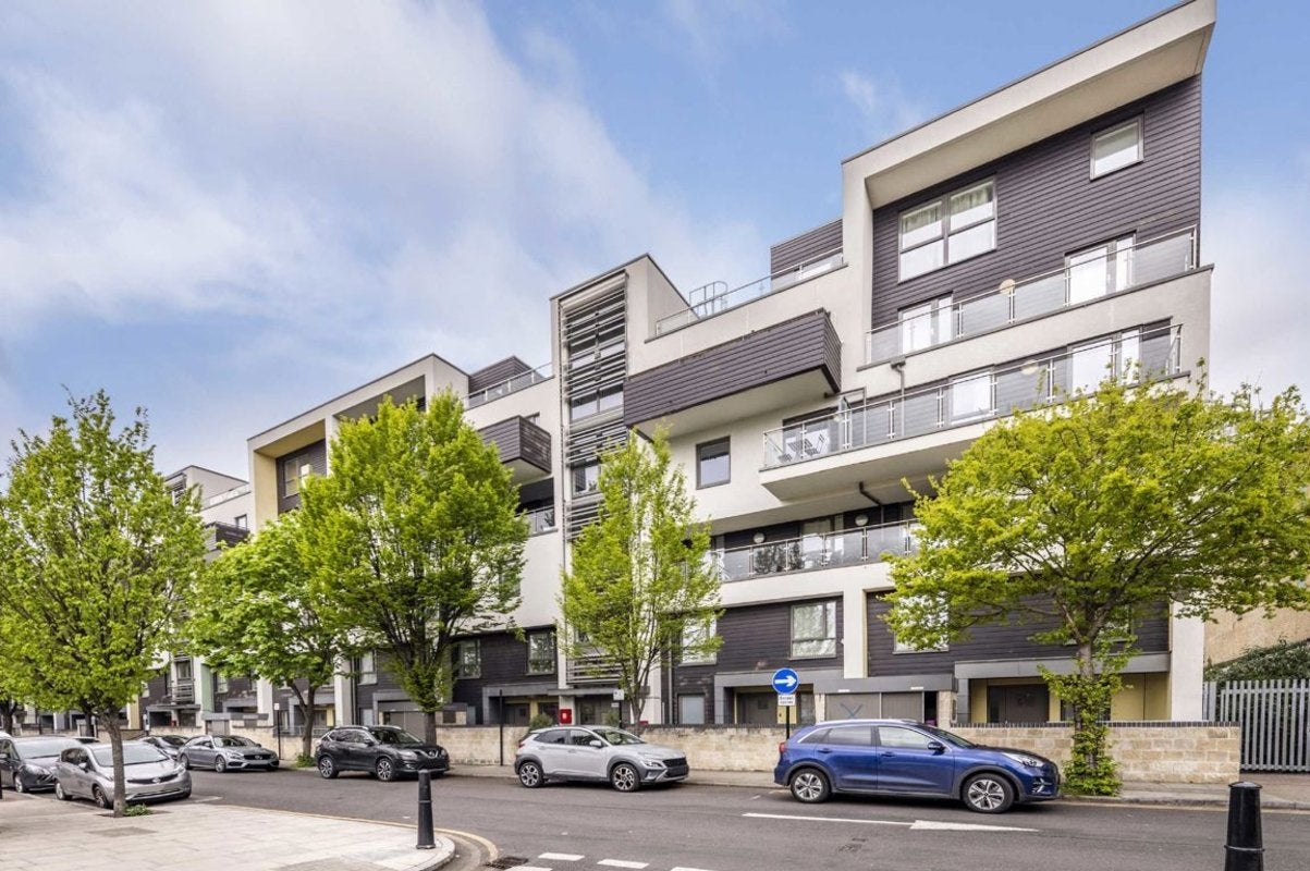 Flat Tiller Road in Greater London