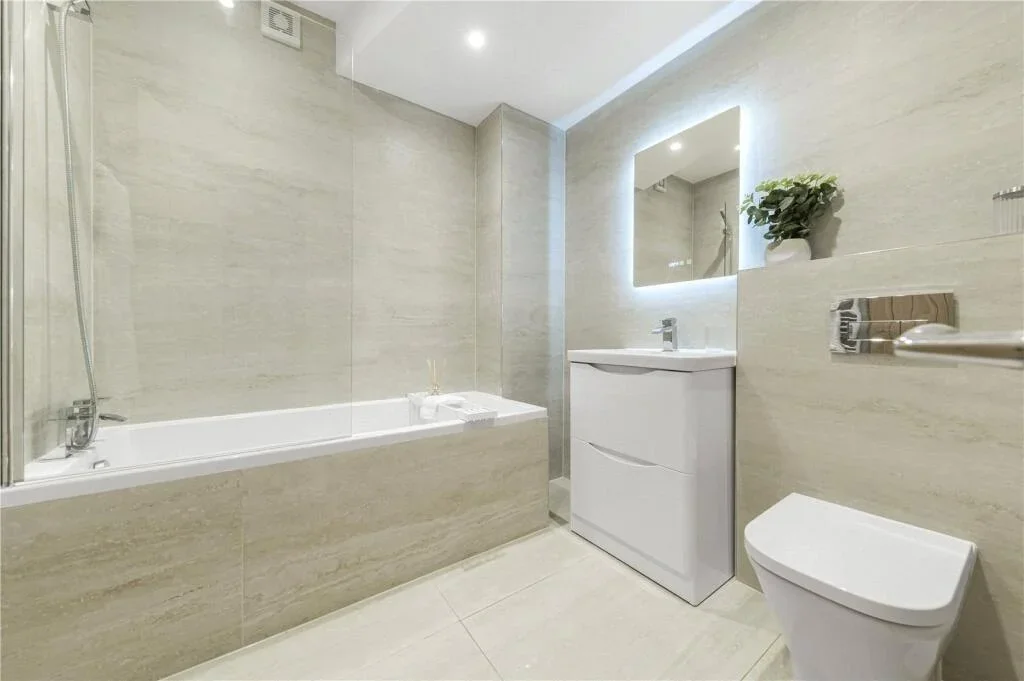 Flat Springbank Road in Greater London