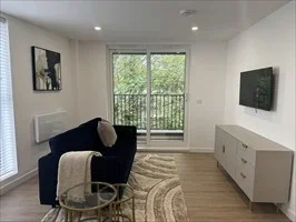 Flat Springbank Road in Greater London