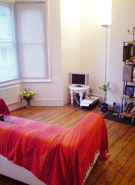 Flat Gathorne Road in Greater London