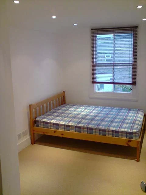 Flat Gathorne Road in Greater London