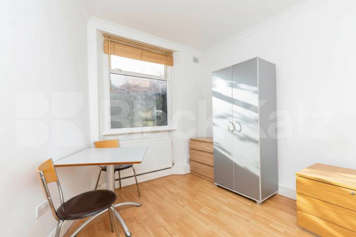 Flat Iverson Road in Greater London