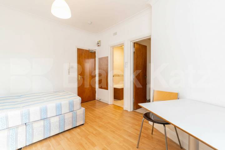 Flat Iverson Road in Greater London