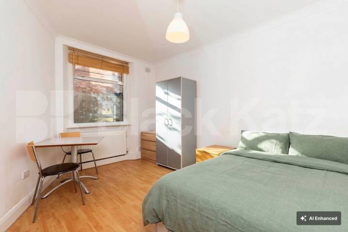 Flat Iverson Road in Greater London