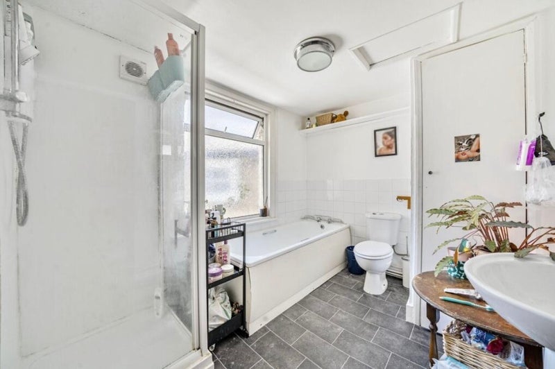 Room Bellenden Road in Greater London