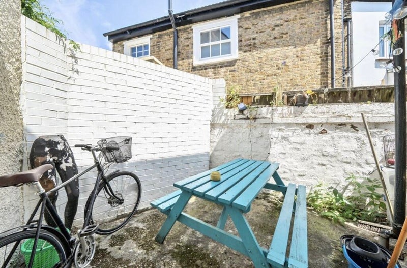Room Bellenden Road in Greater London