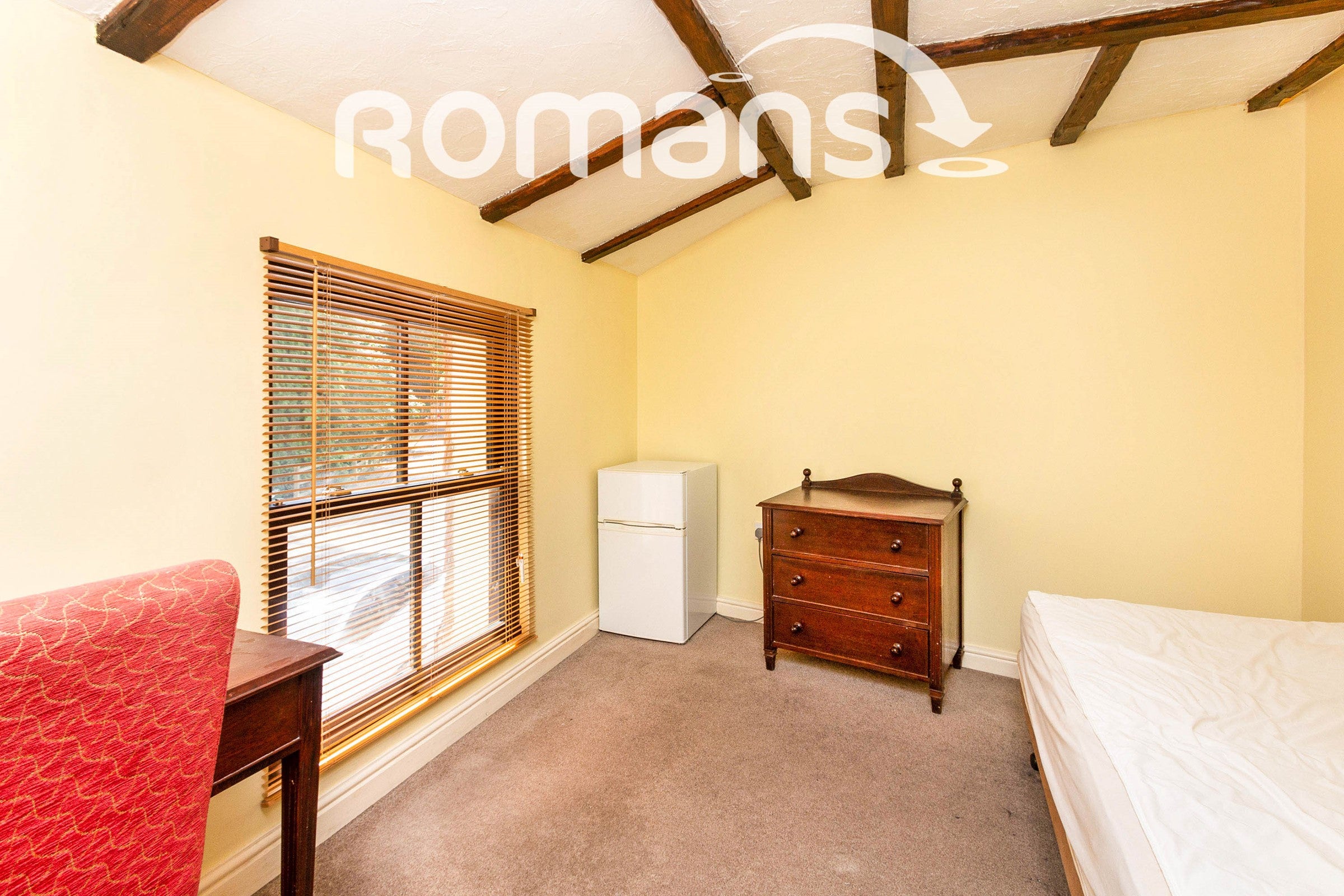 Room Upper Hale Road in Farnham