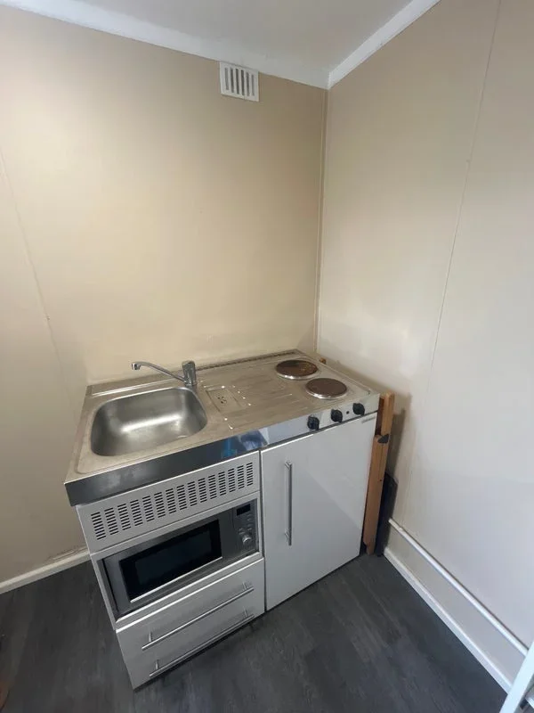 Room Newchapel Road in Lingfield